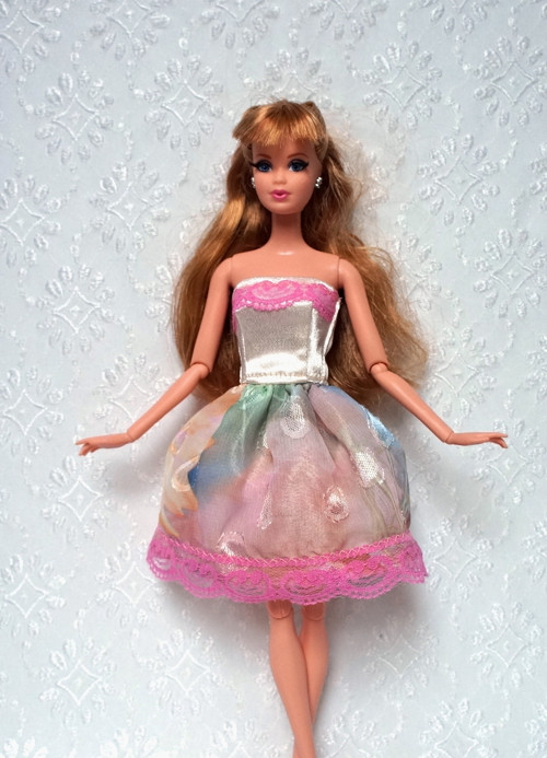 Romantické šaty pro Barbie — foto 2