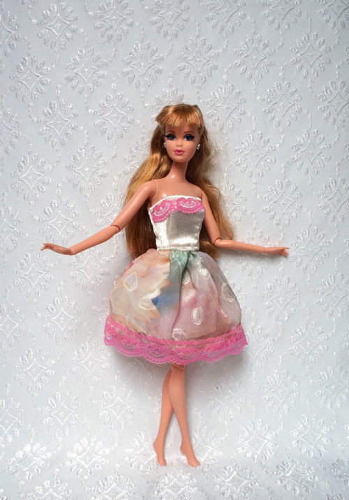 Romantické šaty pro Barbie — foto 3