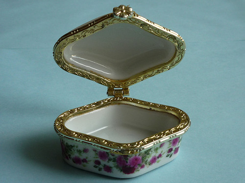 Porcelánová mini šperkovnice II (délka 5 cm) — foto 2