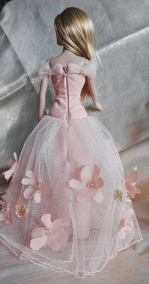 Šaty pro Barbie — foto 4