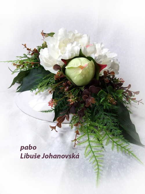 Bílá pivoňka — foto 3