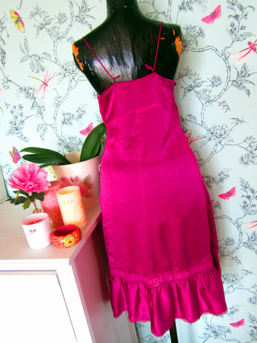 Šaty fuchsia ala negližé — foto 4