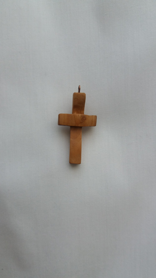 Dřevěný přívěsek - křížek — foto 3