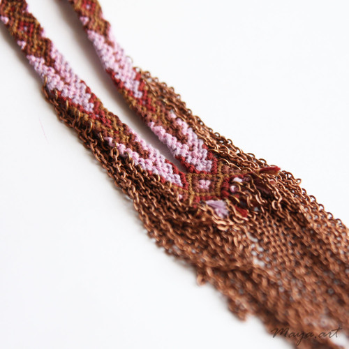 Růžovohnědý náhrdelník MACRAMÉ NECKLACE — foto 2