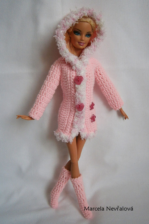 Světle růžový kabátek pro Barbie — foto 2