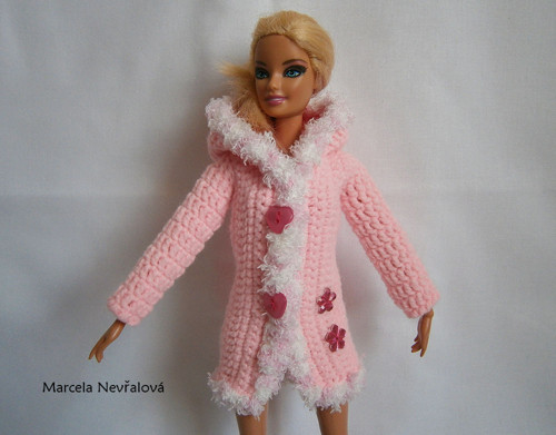 Světle růžový kabátek pro Barbie — foto 3