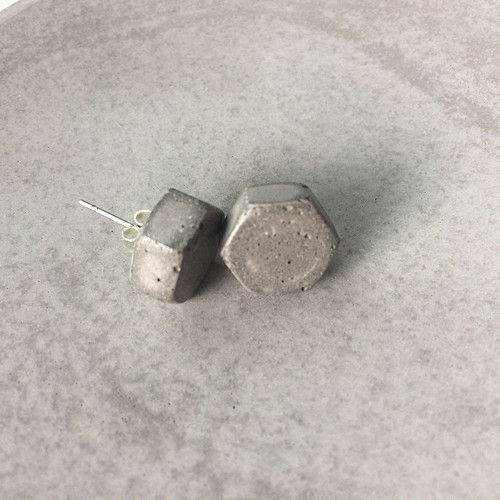 Betónové náušnice Hex nuts natural 01 — foto 3