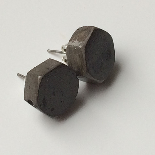 Betónové náušnice Hex nuts natural 01 — foto 6