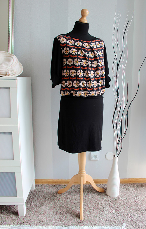 Veselé retro šatičky s květy — foto 4