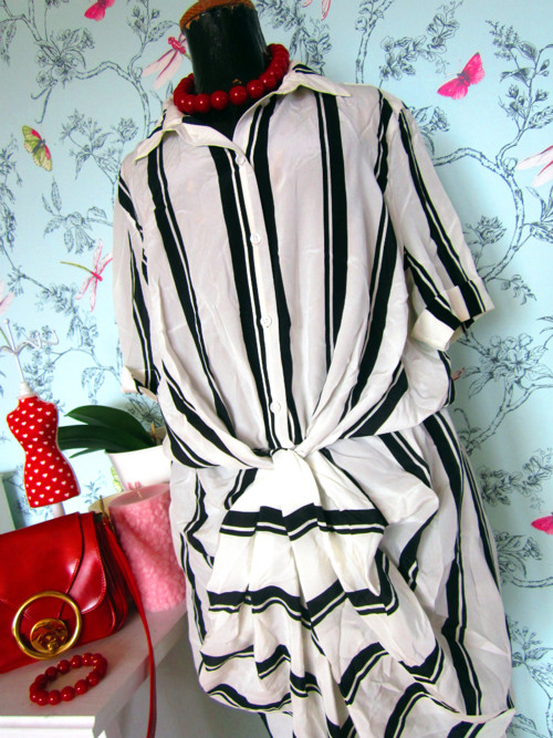 Šaty black&white stripes hedvábné — foto 2