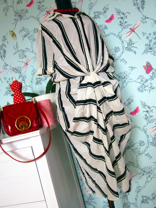 Šaty black&white stripes hedvábné — foto 3