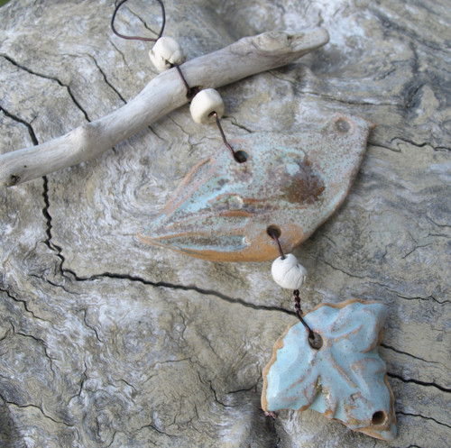 Driftwood, ptáček a lístek — foto 2