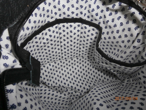 MALÁ KOŽENÁ ČERNO-BÍLÁ-SLEVA!!! — foto 2
