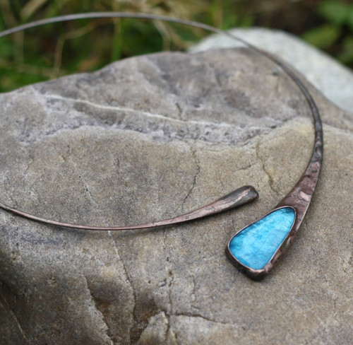 Kovový šperk se sklem — foto 2