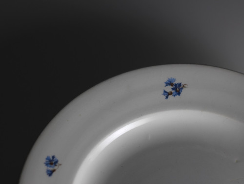 Porcelánový talíř s chrpami — foto 2