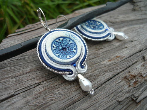 Soutache náušnice FOLK ornamentky modro-bílé — foto 3