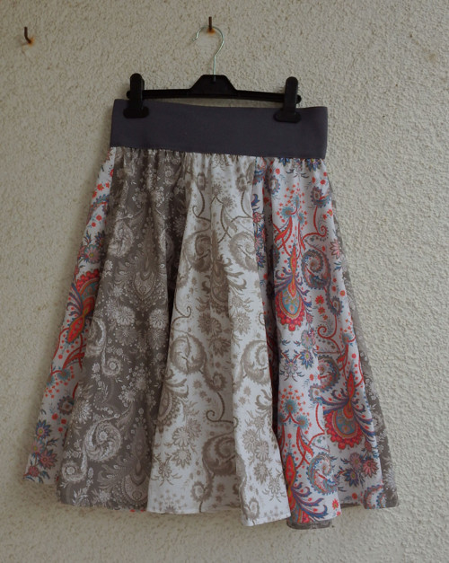 Tříbarevná sukně — foto 3