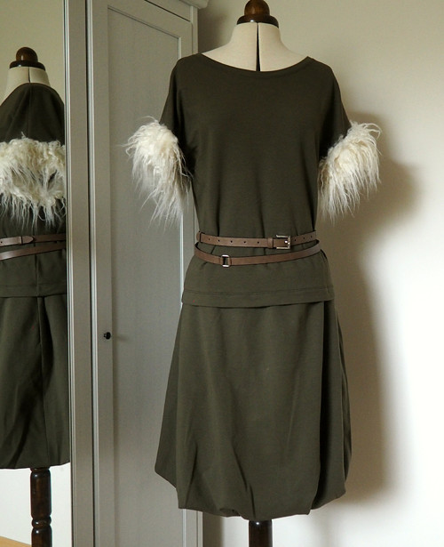 Khaki komplet s kožešinkou — foto 3