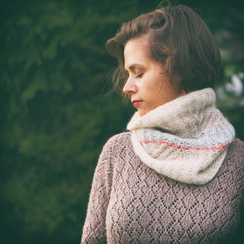 Nákrčník Feathery — foto 2