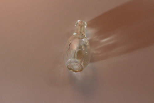 Skleněná lahvička buclatá — foto 2