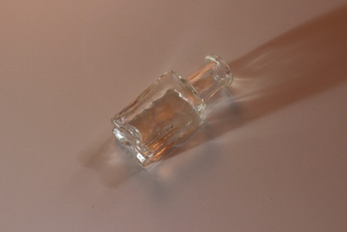 Skleněná lahvička hranatá — foto 2