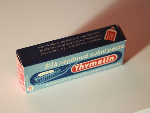 Zubí pasta THYMOLIN, papírová krabička — foto 2