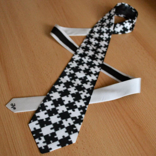 Hedvábná kravata - černobílé puzzle SLEVA — foto 2