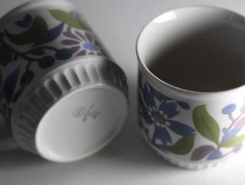 Porcelánový hrnek — foto 3