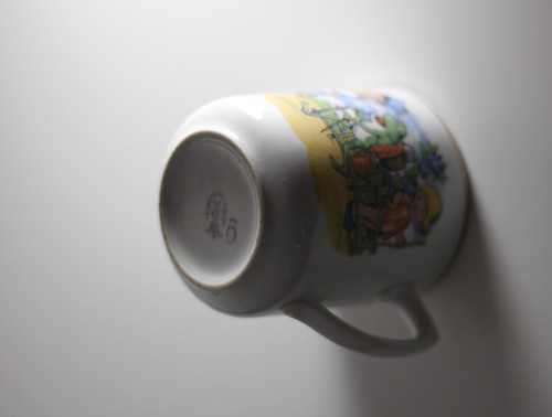 Dětský porcelánový hrnek — foto 3