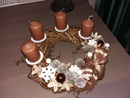 ADVENTNÍ VĚNEC SKOŘICOVĚ/BÍLÝ průměr 26 cm — foto 2