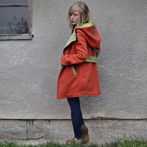 Coco Orange Wool Coat - kabát s voskovou batikou — foto 4
