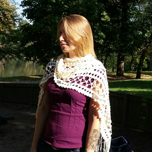Háčkovaná šála s třásněmi — foto 2