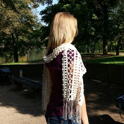 Háčkovaná šála s třásněmi — foto 6