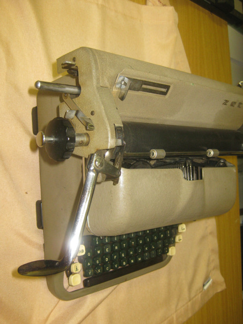 Starý psací stroj Zeta - 50. léta — foto 5