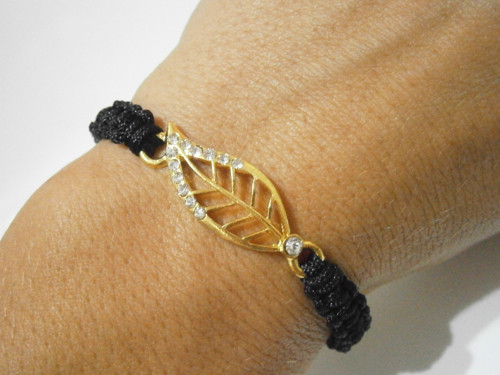 Elegantní náramek - černozlatý (macramé) — foto 5