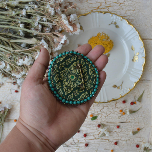 Turquoise mandala - vyšívaná brož — foto 4