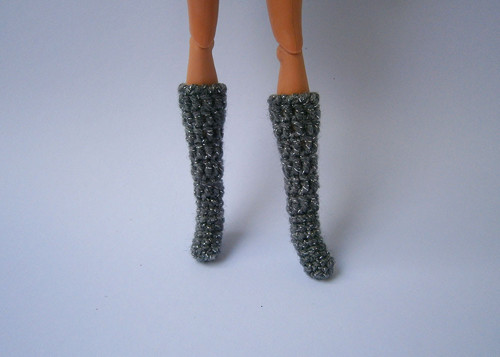 Šedý kabátek pro Barbie — foto 3