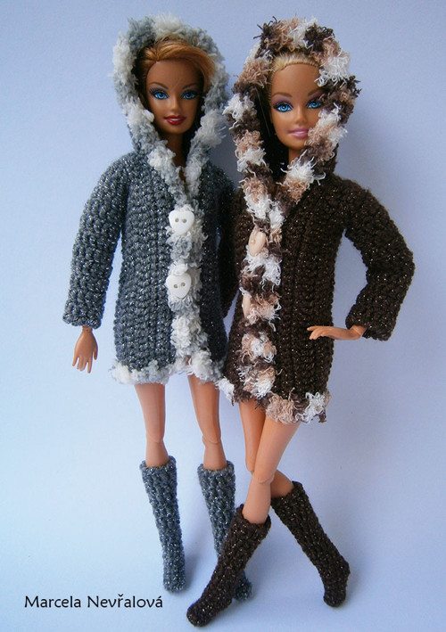 Šedý kabátek pro Barbie — foto 4