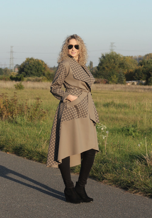 Hnědočerný kabát - neopren — foto 2