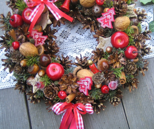 Adventní věneček v klasických barvách — foto 4