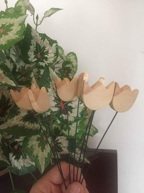 Kytice dřevěných tulipánů — foto 3