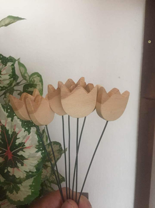Kytice dřevěných tulipánů — foto 4