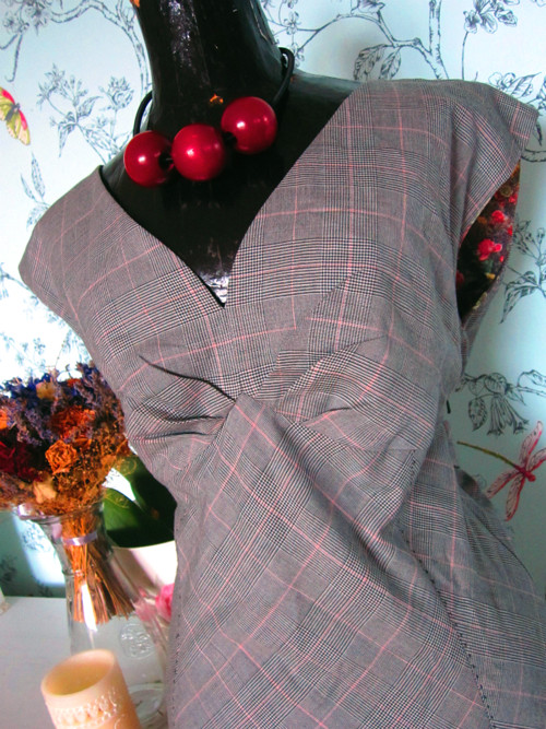Šaty elegantní pouzdrové — foto 2