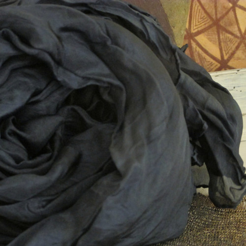 ŠEDÁ hedvábná šála....180 x 90 — foto 3