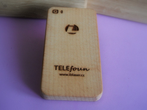 Mobilní telefon ze dřeva — foto 3