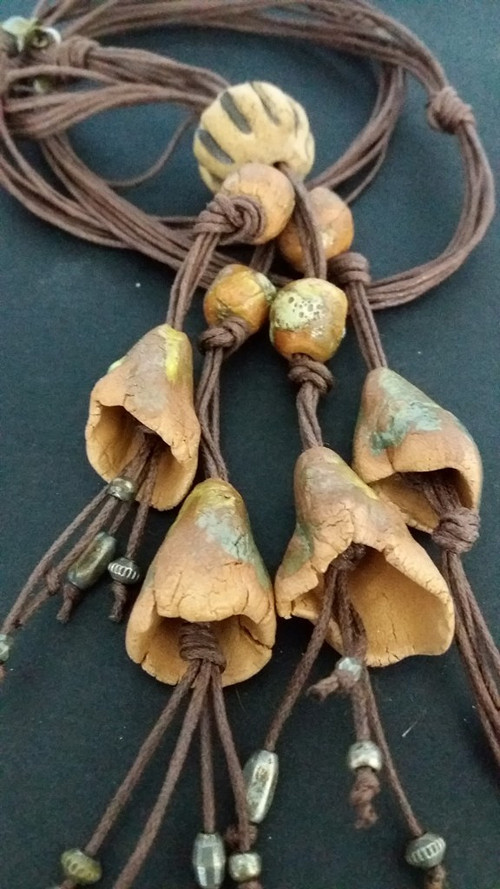 Hliněné zvonečky - náhrdelník — foto 2