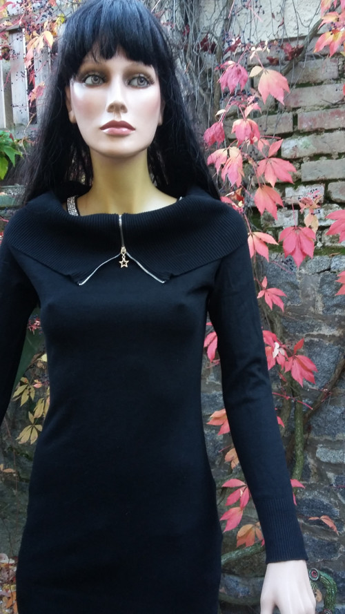 Černá se štrasy, dlouhý svetr — foto 3