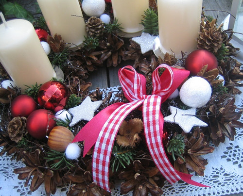 Adventní věneček s baňkami — foto 3