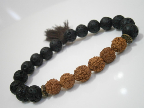 "Rudraksha/Láva" - náramek se střapcem — foto 2