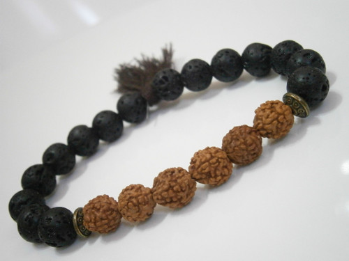 "Rudraksha/Láva" - náramek se střapcem — foto 3